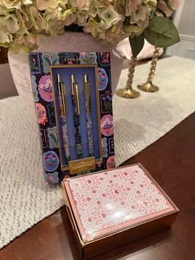 NWT! Set of 3 black ink floral design pens and 16 folded notes with envelopes